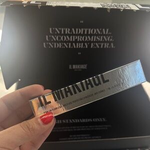 IL MAKIAGE Silver Multi-Use Concealer